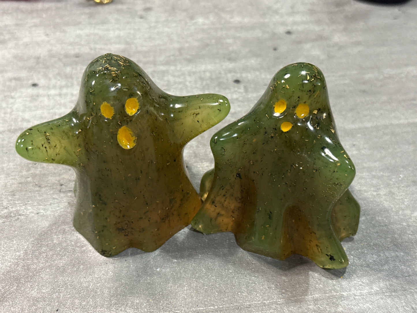 Glow-in-the-dark Thin Ghosty Friends