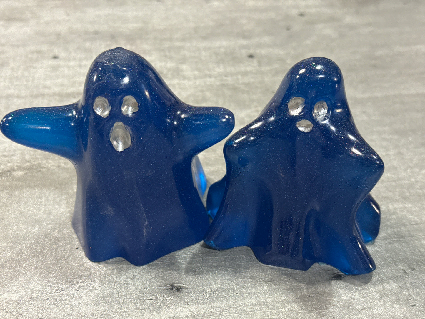 Glow-in-the-dark Thin Ghosty Friends